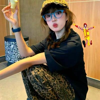 燕子与鹦鹉